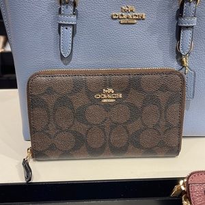 Coach Medium Id Zip Wallet In Signature Canvas